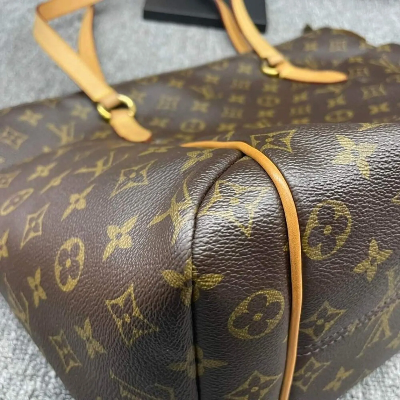 100% Authentic Louis Vuitton Totally MM Brown Monogram Shoulder Bag
