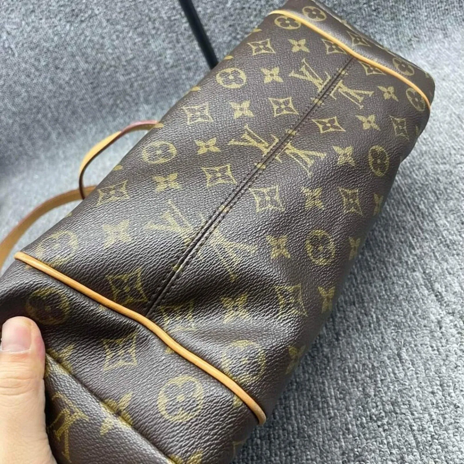100% Authentic Louis Vuitton Totally MM Brown Monogram Shoulder Bag