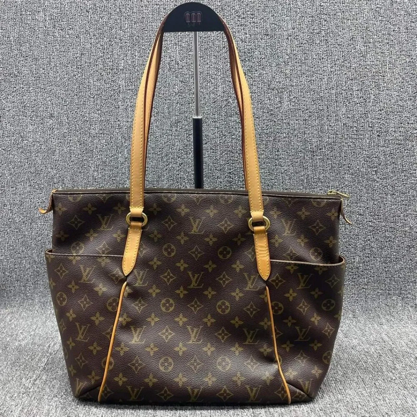 100% Authentic Louis Vuitton Totally MM Brown Monogram Shoulder Bag
