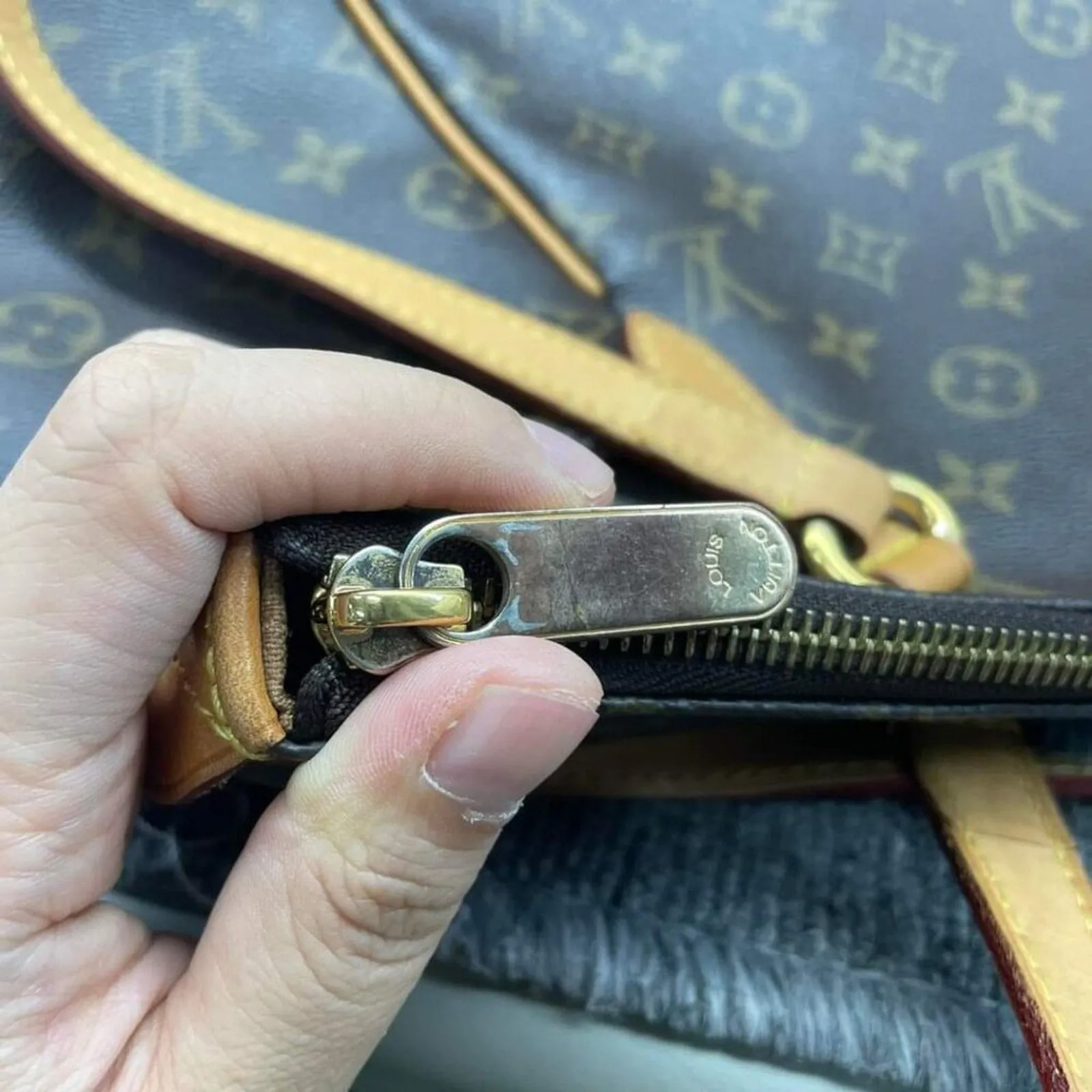 100% Authentic Louis Vuitton Totally MM Brown Monogram Shoulder Bag