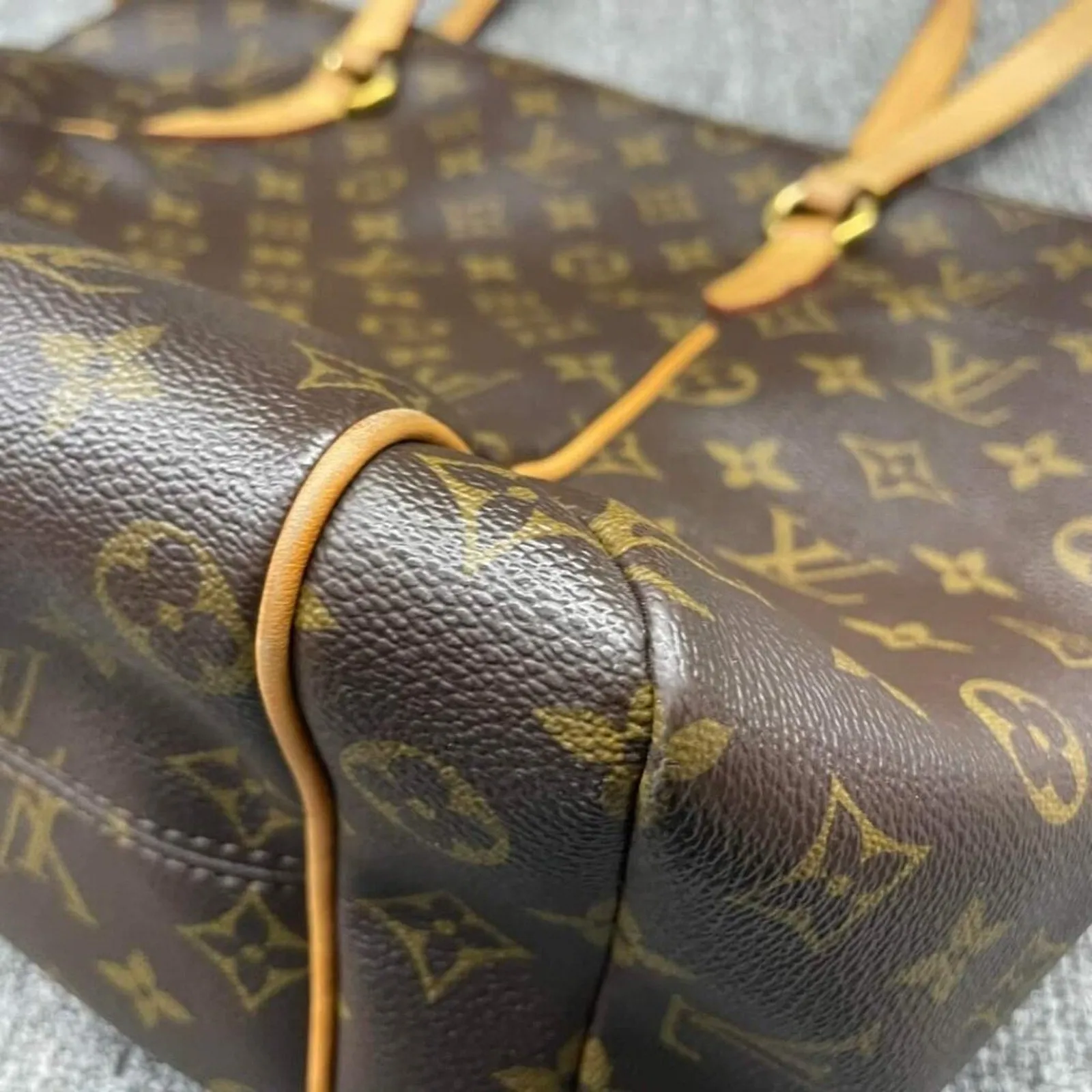 100% Authentic Louis Vuitton Totally MM Brown Monogram Shoulder Bag