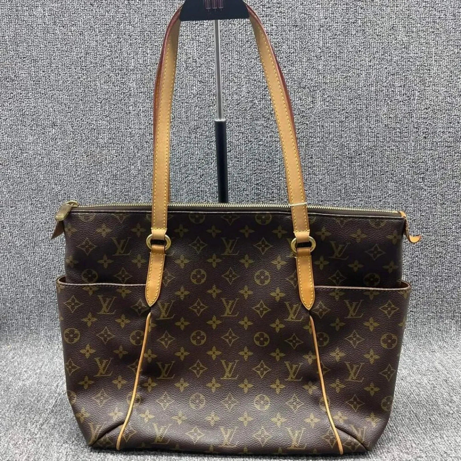 100% Authentic Louis Vuitton Totally MM Brown Monogram Shoulder Bag