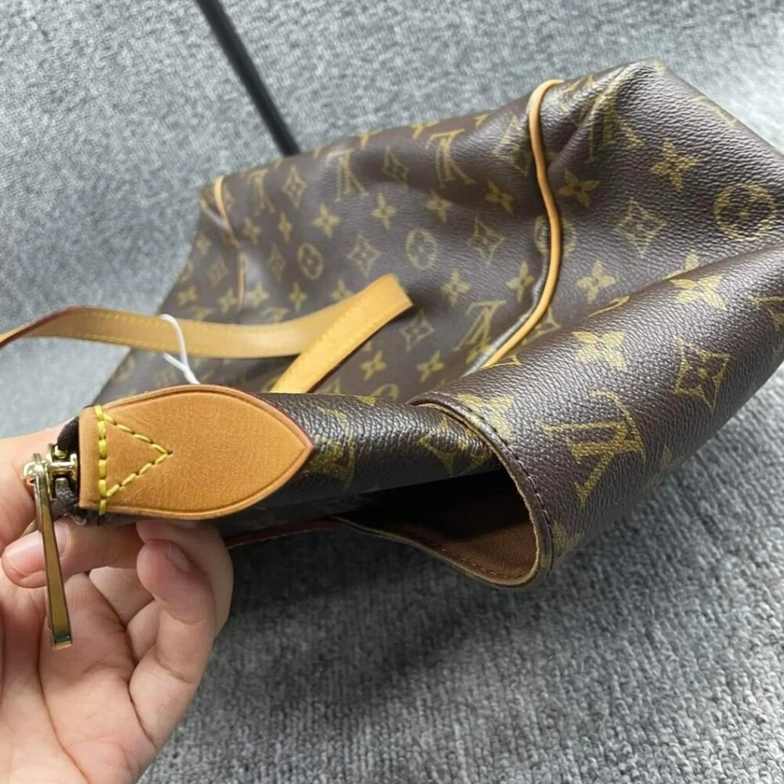 100% Authentic Louis Vuitton Totally MM Brown Monogram Shoulder Bag