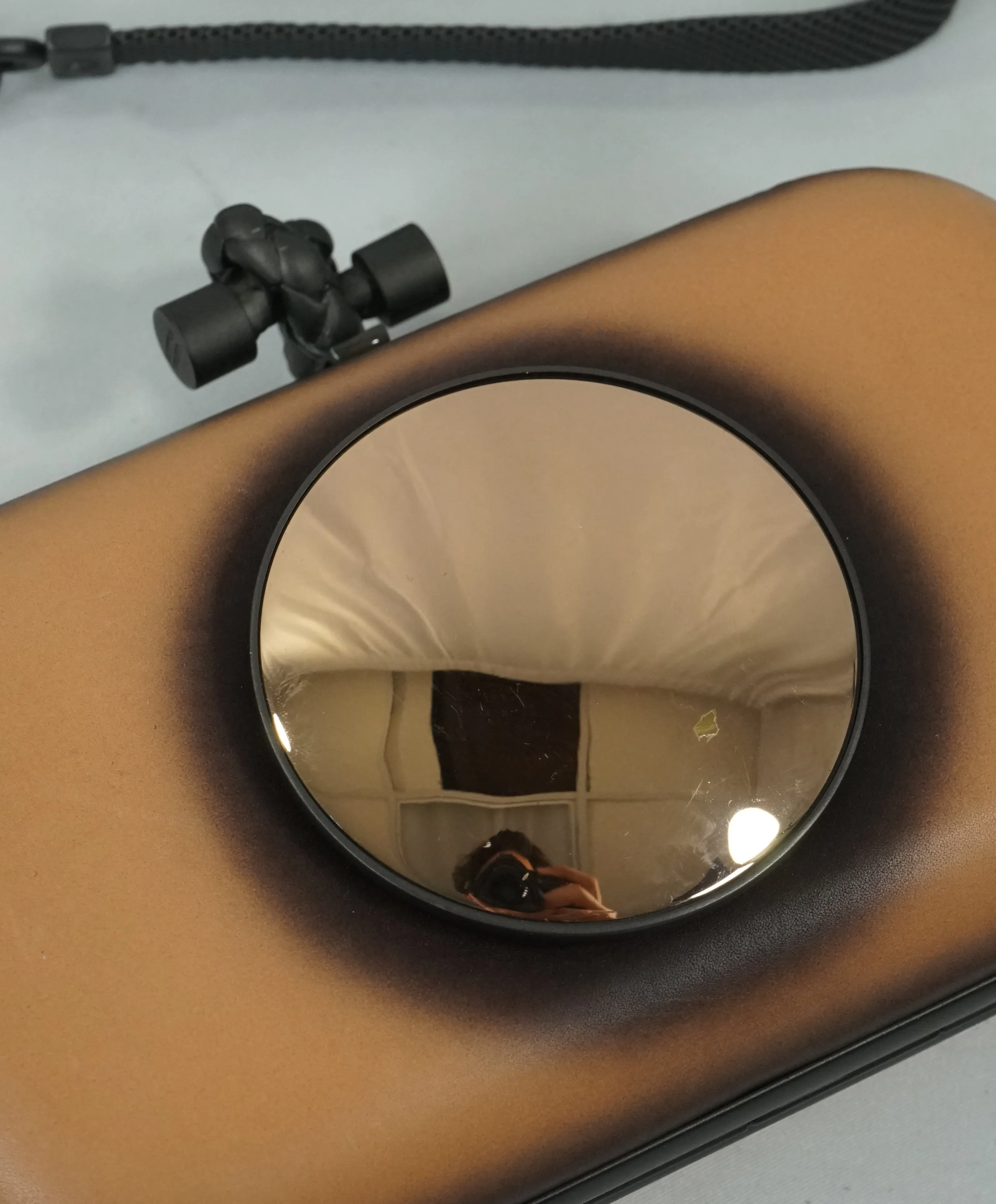 BOTTEGA VENETA - Mirror Lens Knot Brass Nappa Clutch -