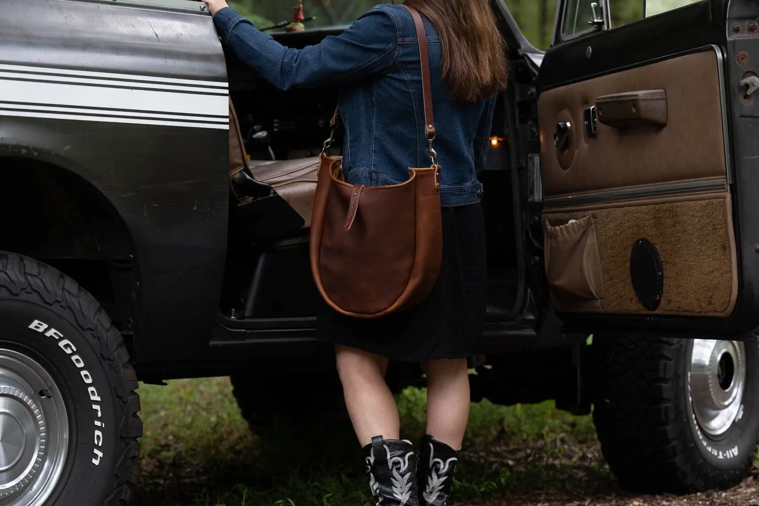 CELESTE LEATHER HOBO BAG - MEDIUM - SADDLE