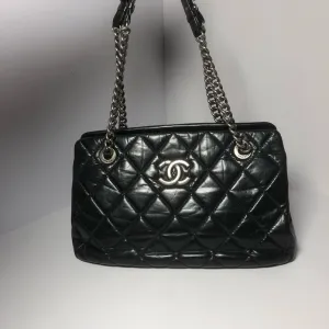 Chanel Quilted Calfskin Hobo Bag in Black