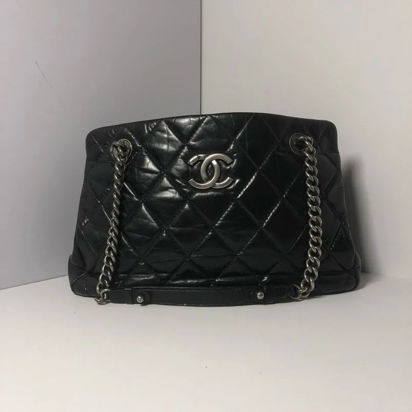 Chanel Quilted Calfskin Hobo Bag in Black