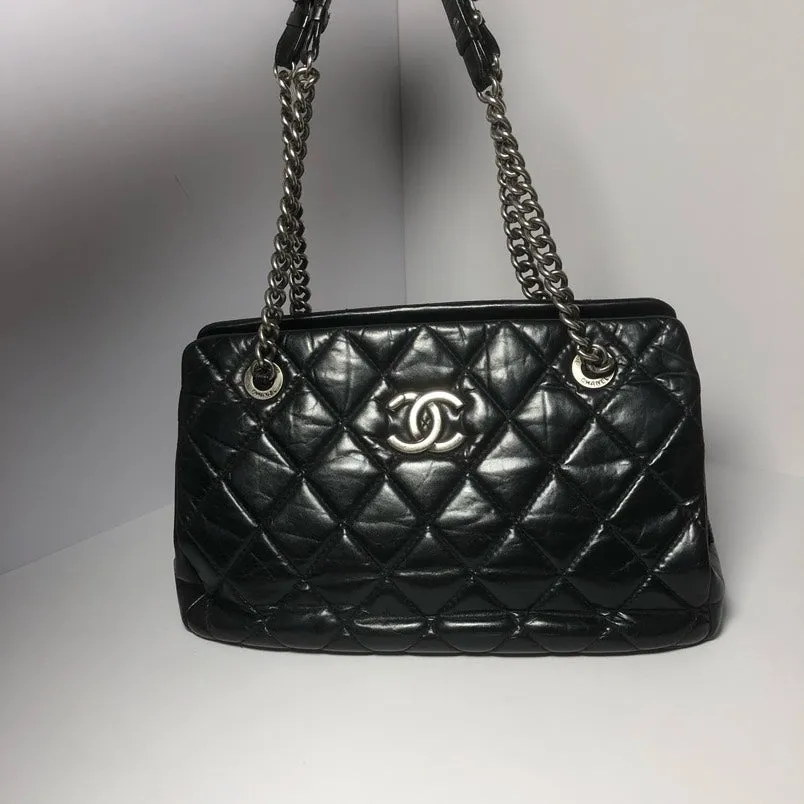 Chanel Quilted Calfskin Hobo Bag in Black