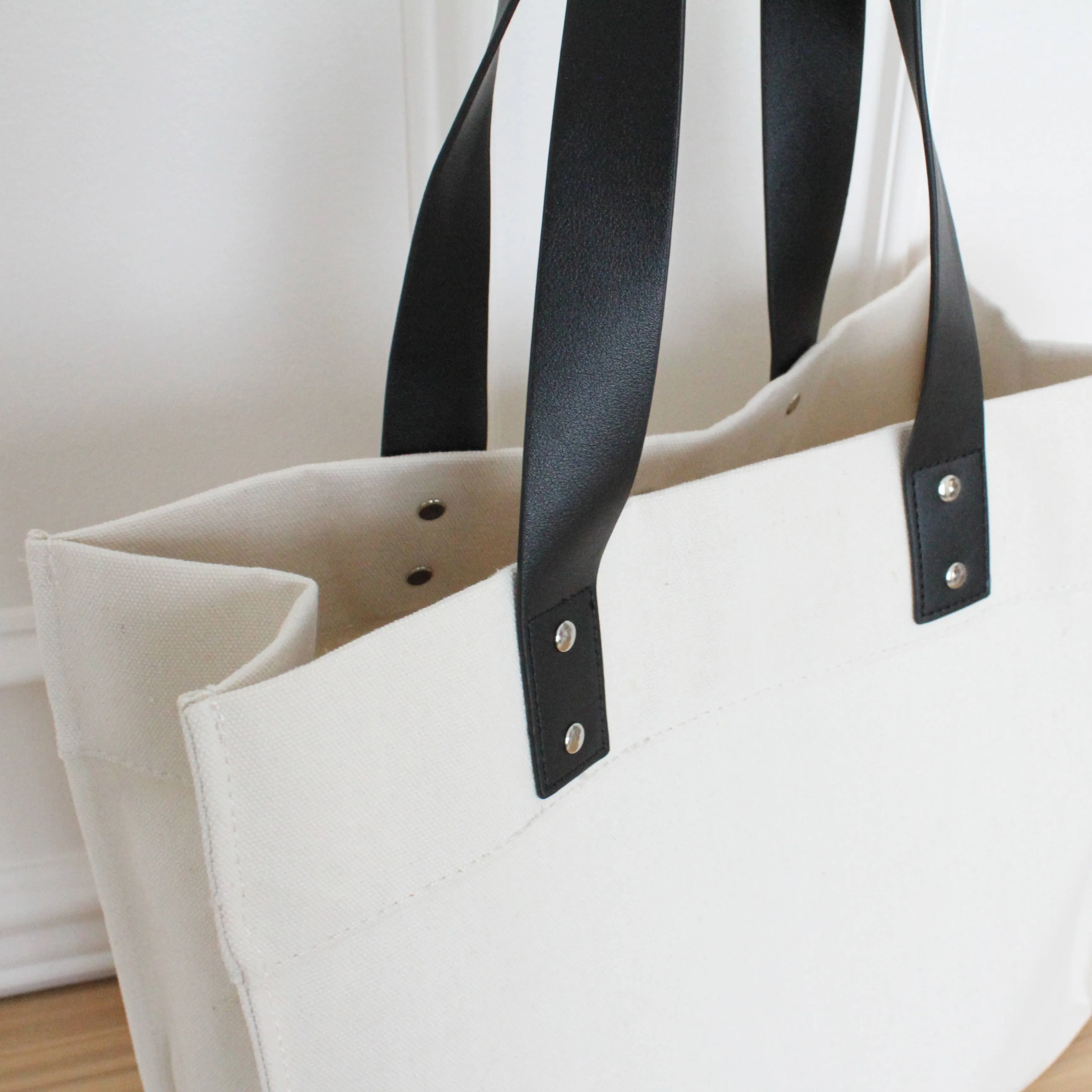 Damn I'm Fun Market Tote: Black