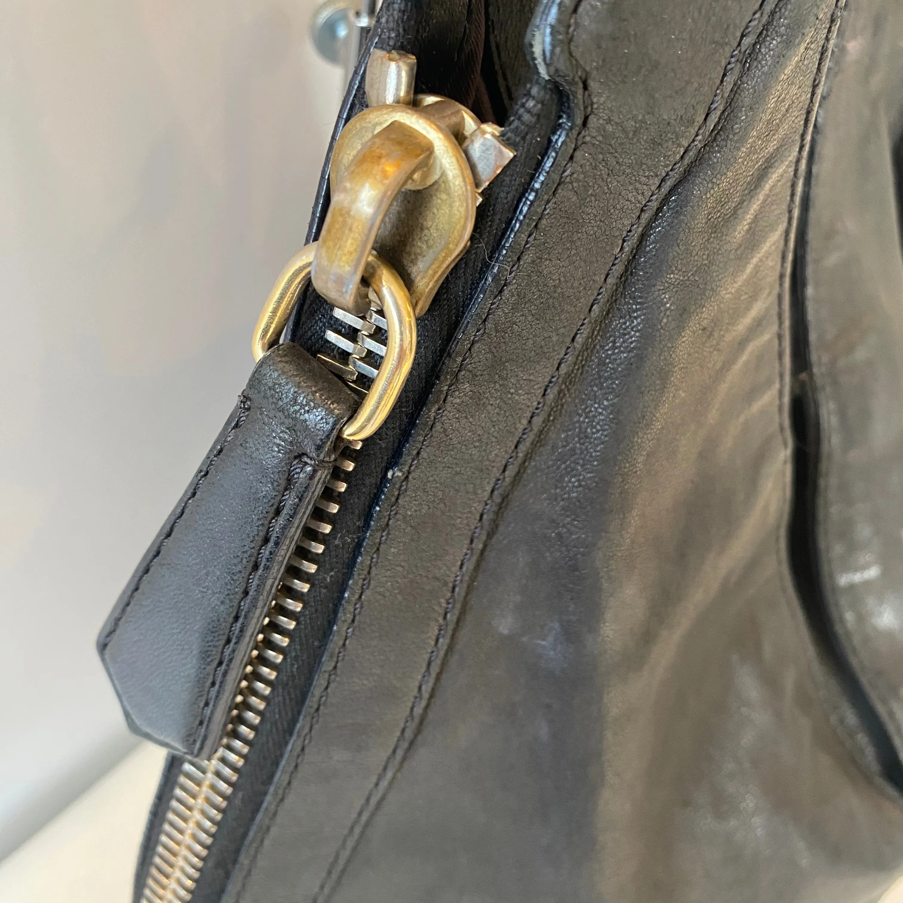 GIVENCHY Tinhan Leather Hobo Medium Black