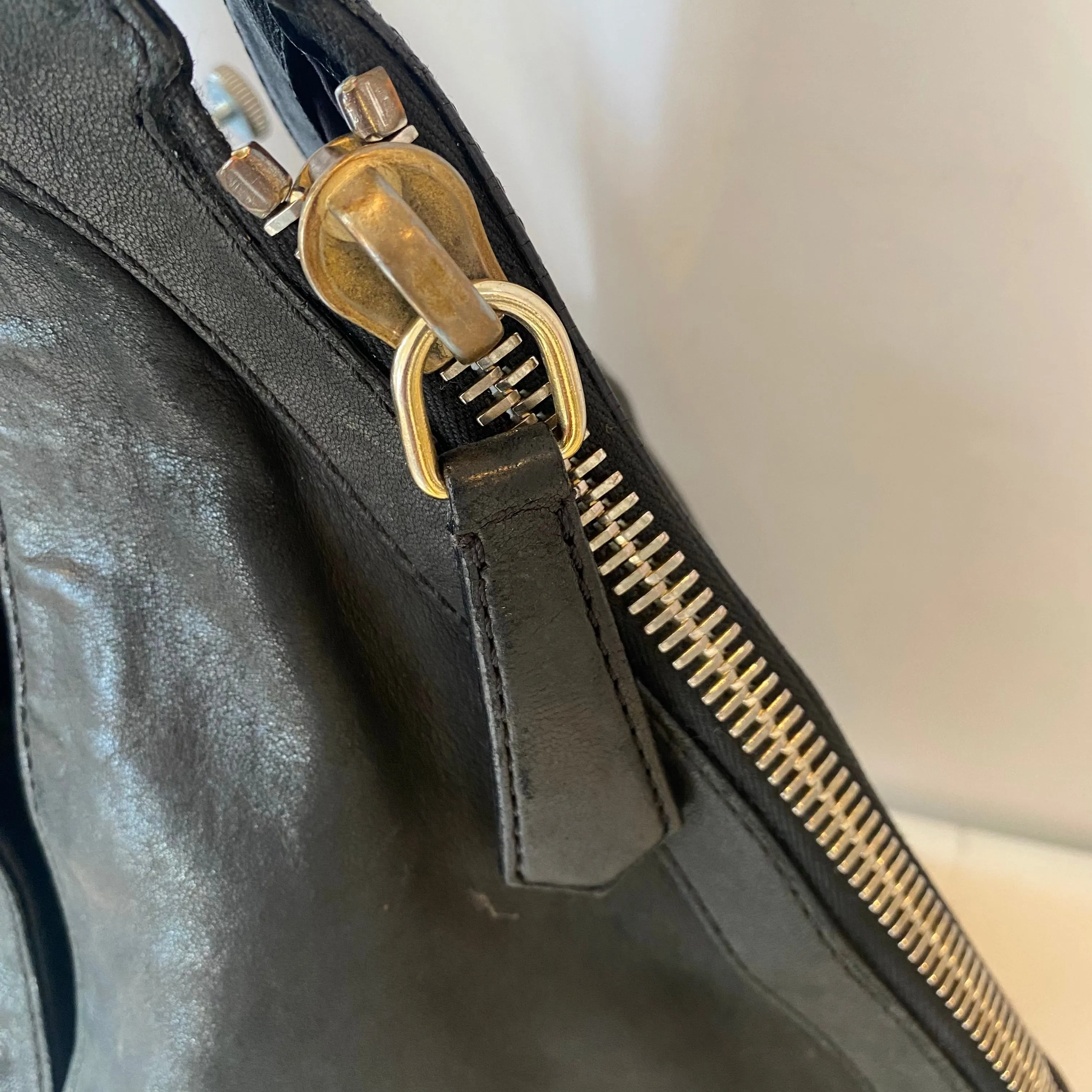 GIVENCHY Tinhan Leather Hobo Medium Black