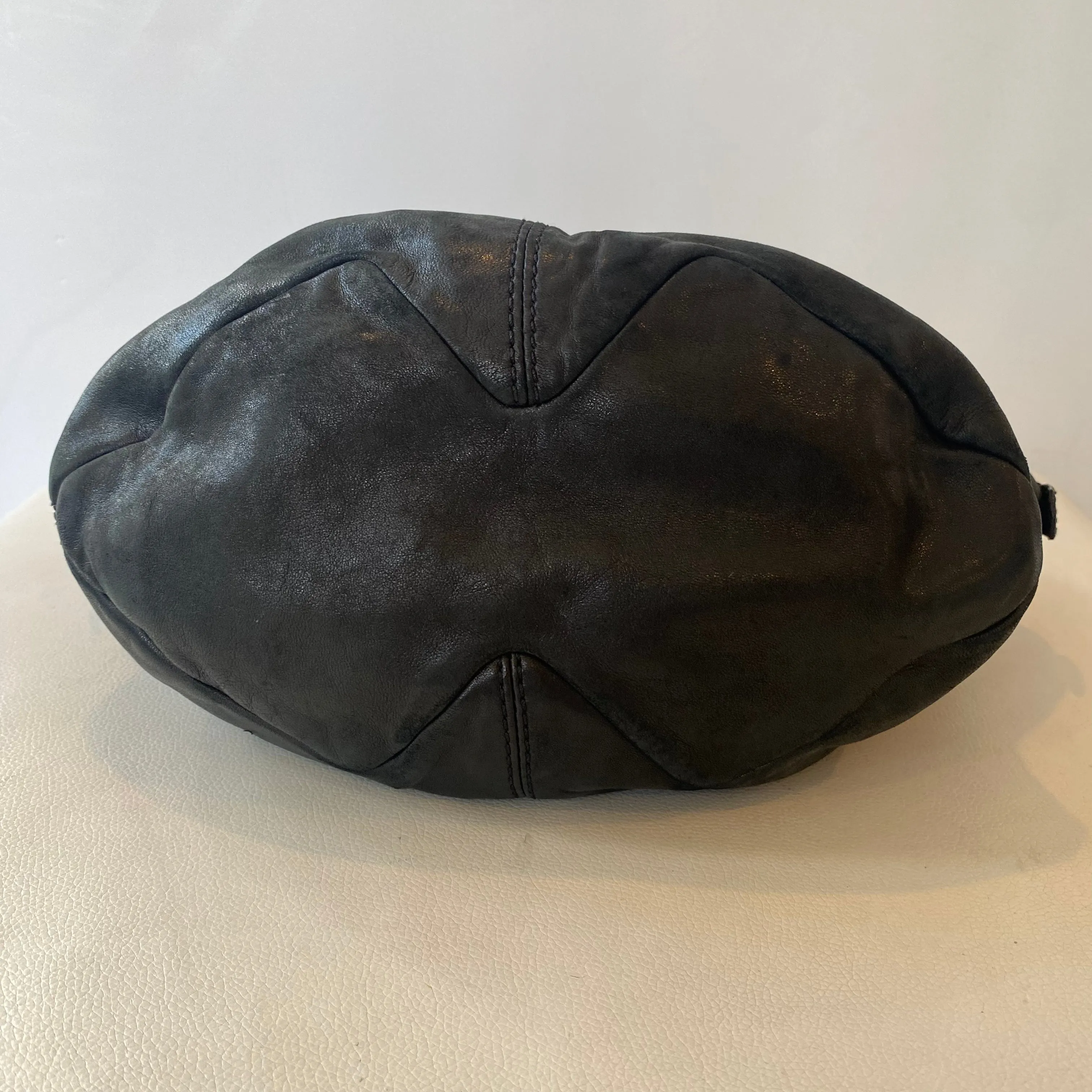 GIVENCHY Tinhan Leather Hobo Medium Black