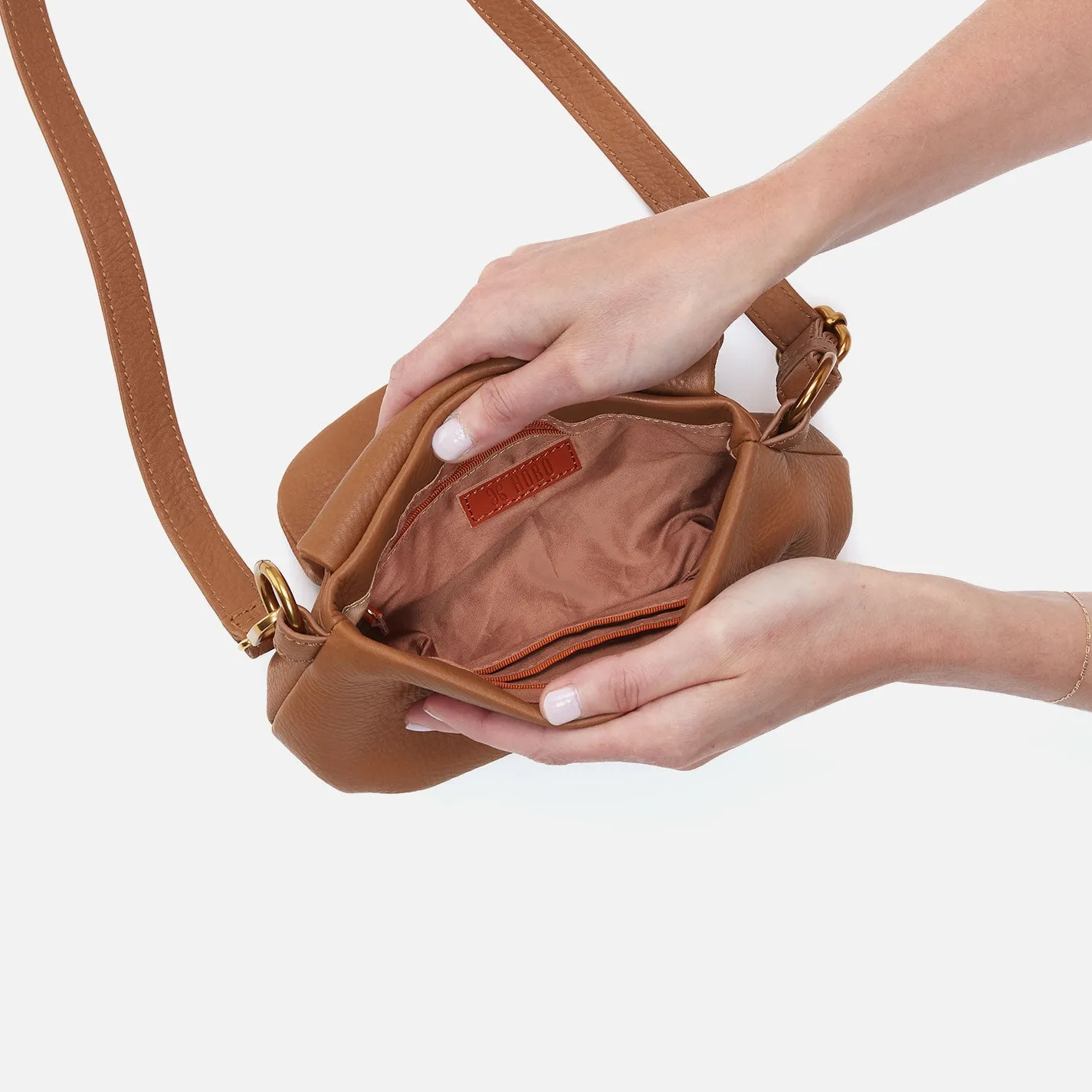 Harley Crossbody Sling In Pebbled Leather - Warm Honey