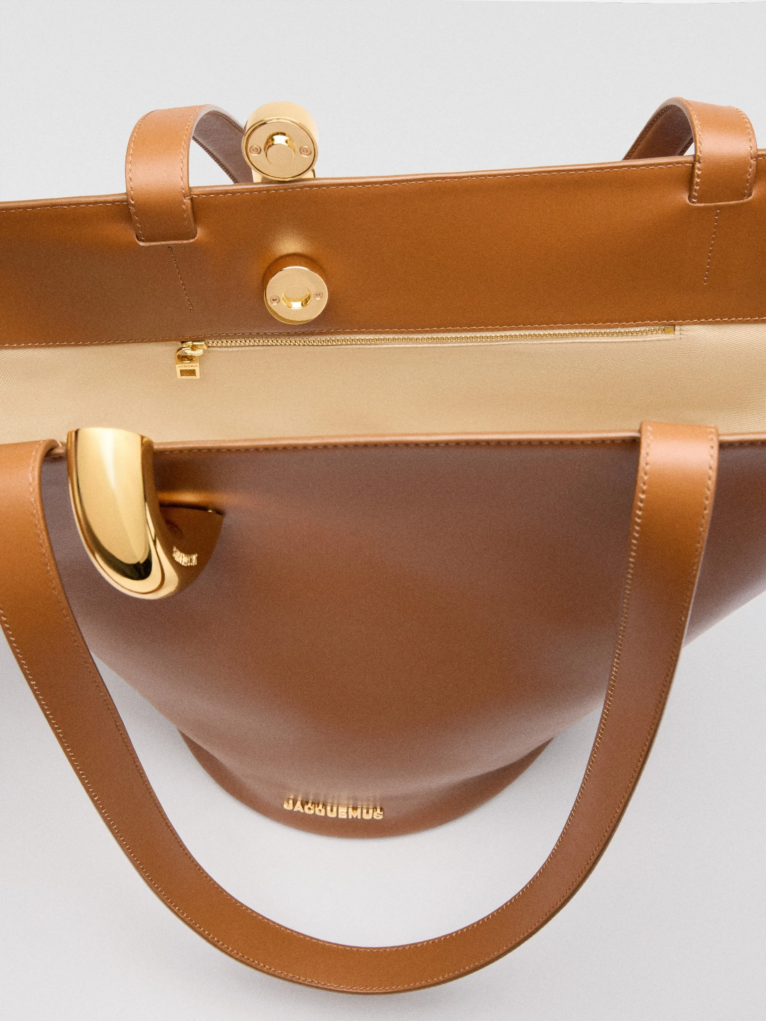 Jacquemus Le Bambola Moyen Handbag in Light Brown