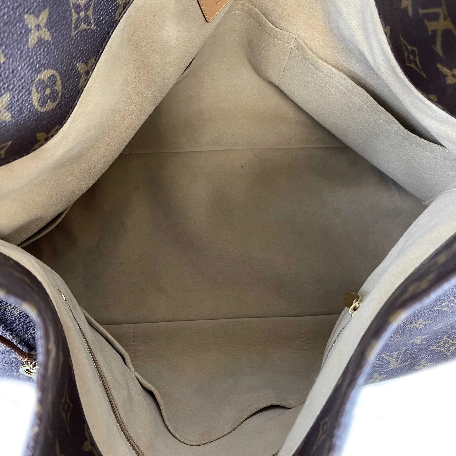 Louis Vuitton - LV - Artsy GM in Monogram Canvas - Brown - Shoulder Bag