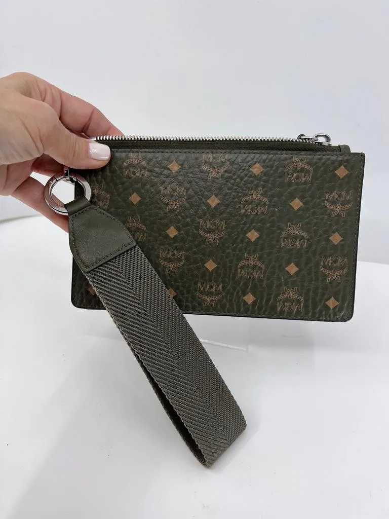 MCM GREEN SEA TURTLE VISETOS ZIP WRISTLET CLUTCH