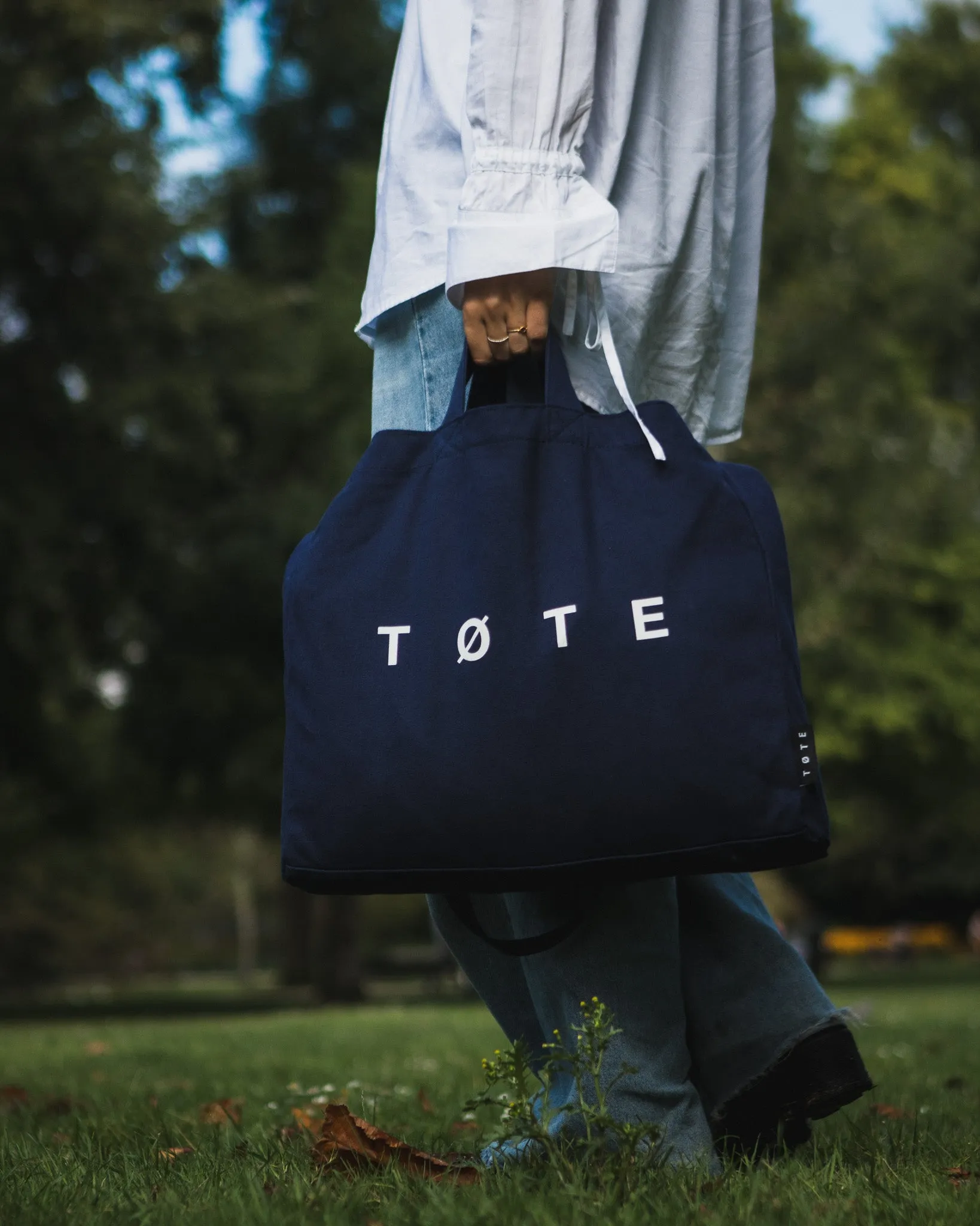 Navy Blue TØTE Shoulderbag Women