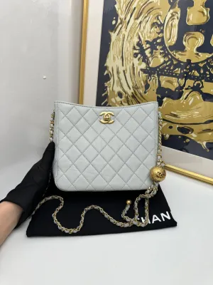 Preloved Chanel hobo chip baby blue 108739