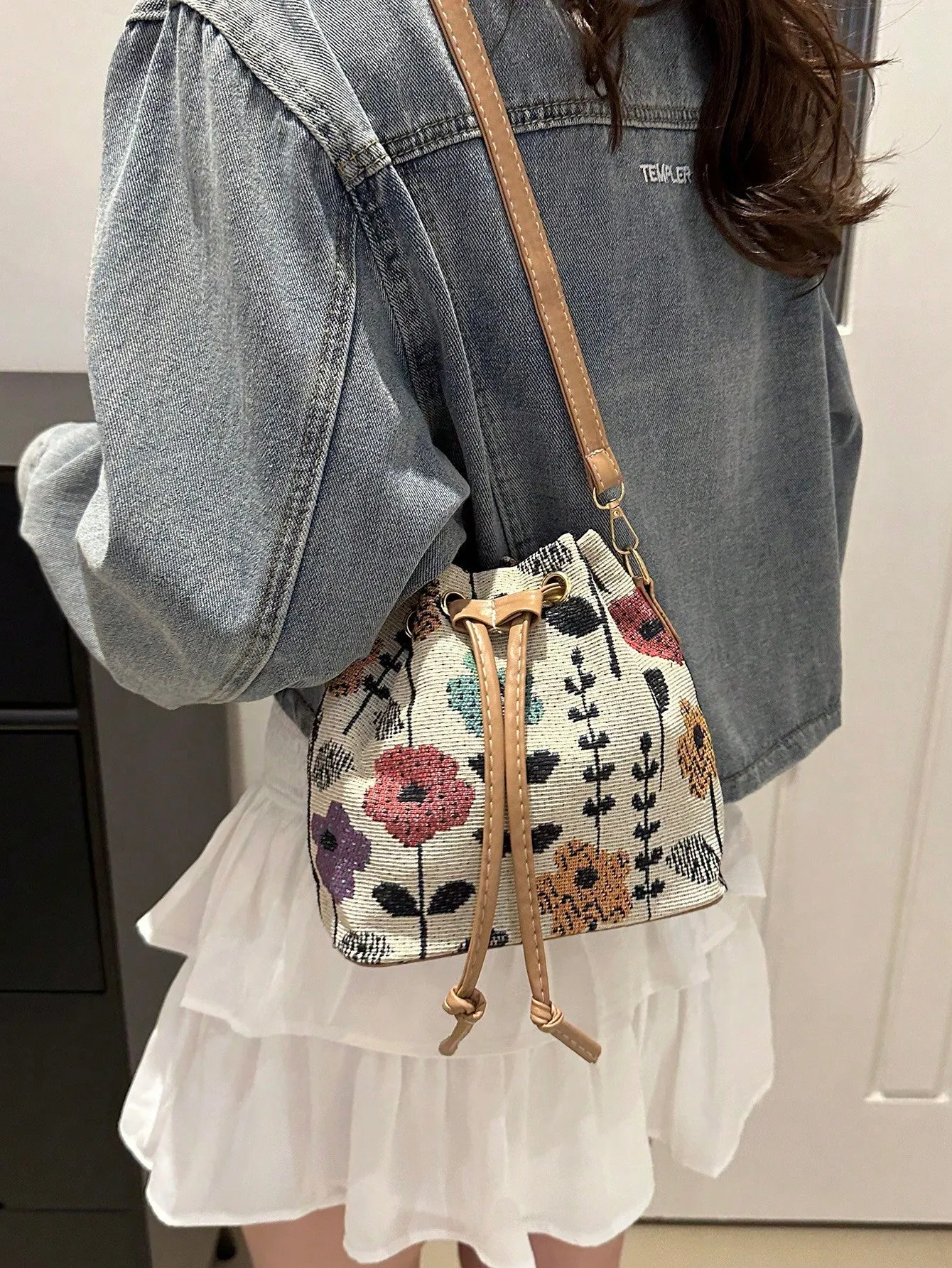 Retro Printing Calligraphy Bucket Bag