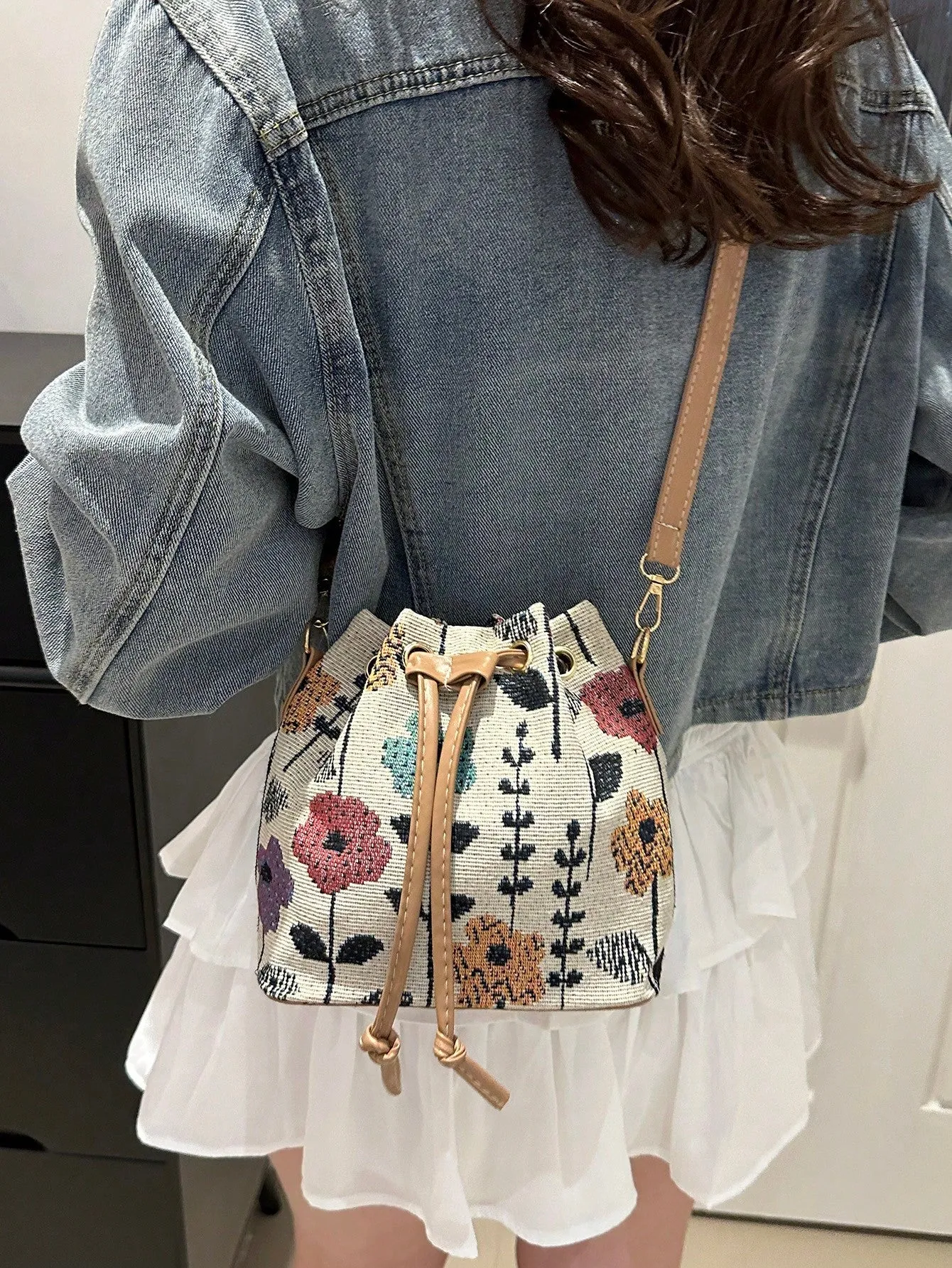 Retro Printing Calligraphy Bucket Bag