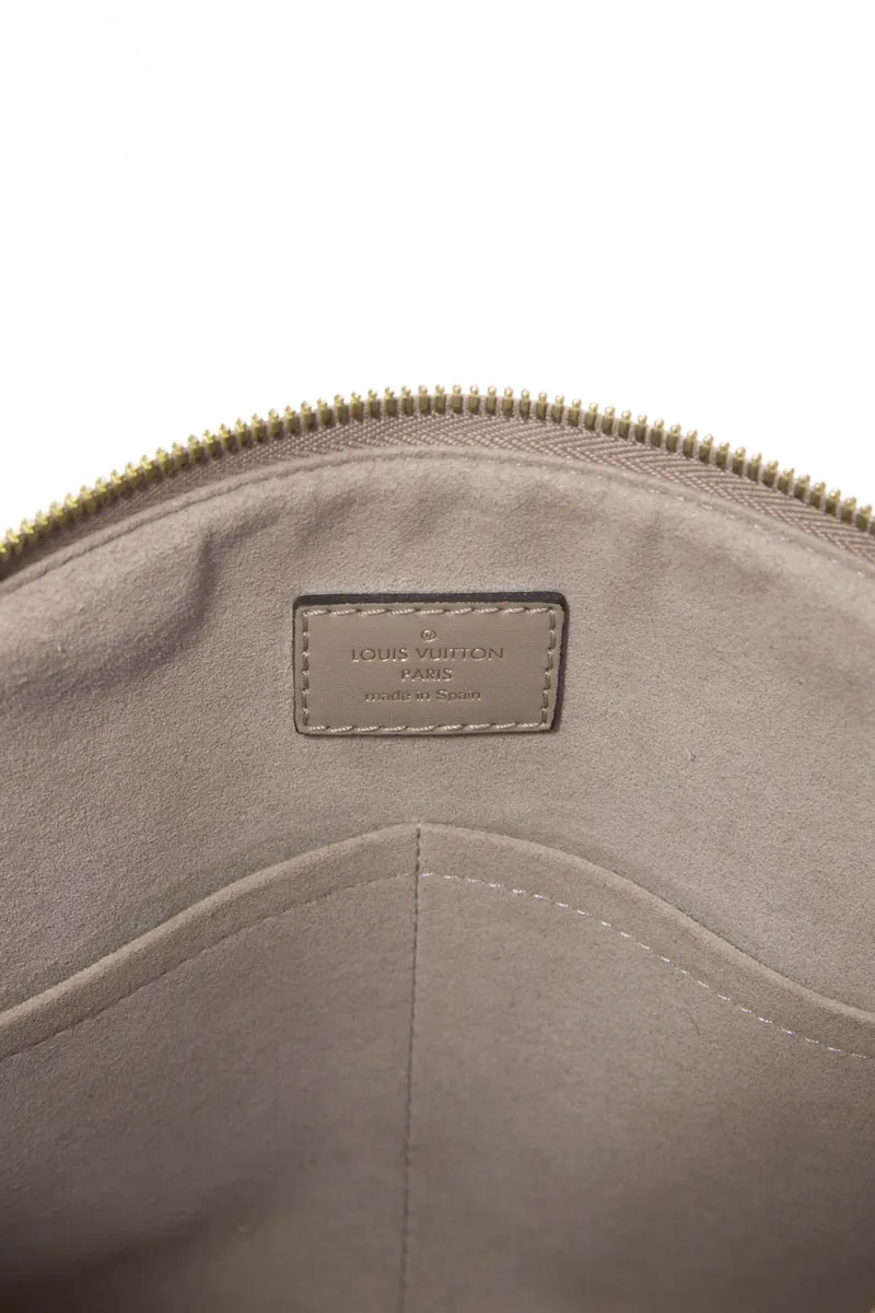 V MM Tote Bag