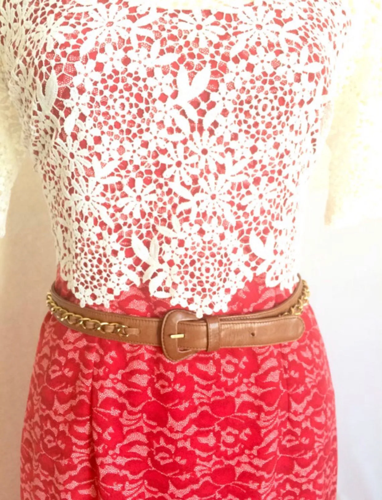 Vintage CHANEL brown leather belt with gold tone chains. Must-have belt from CHANEL. size 68.5~75, 27", 28", 29", 29.5”. 050320r4