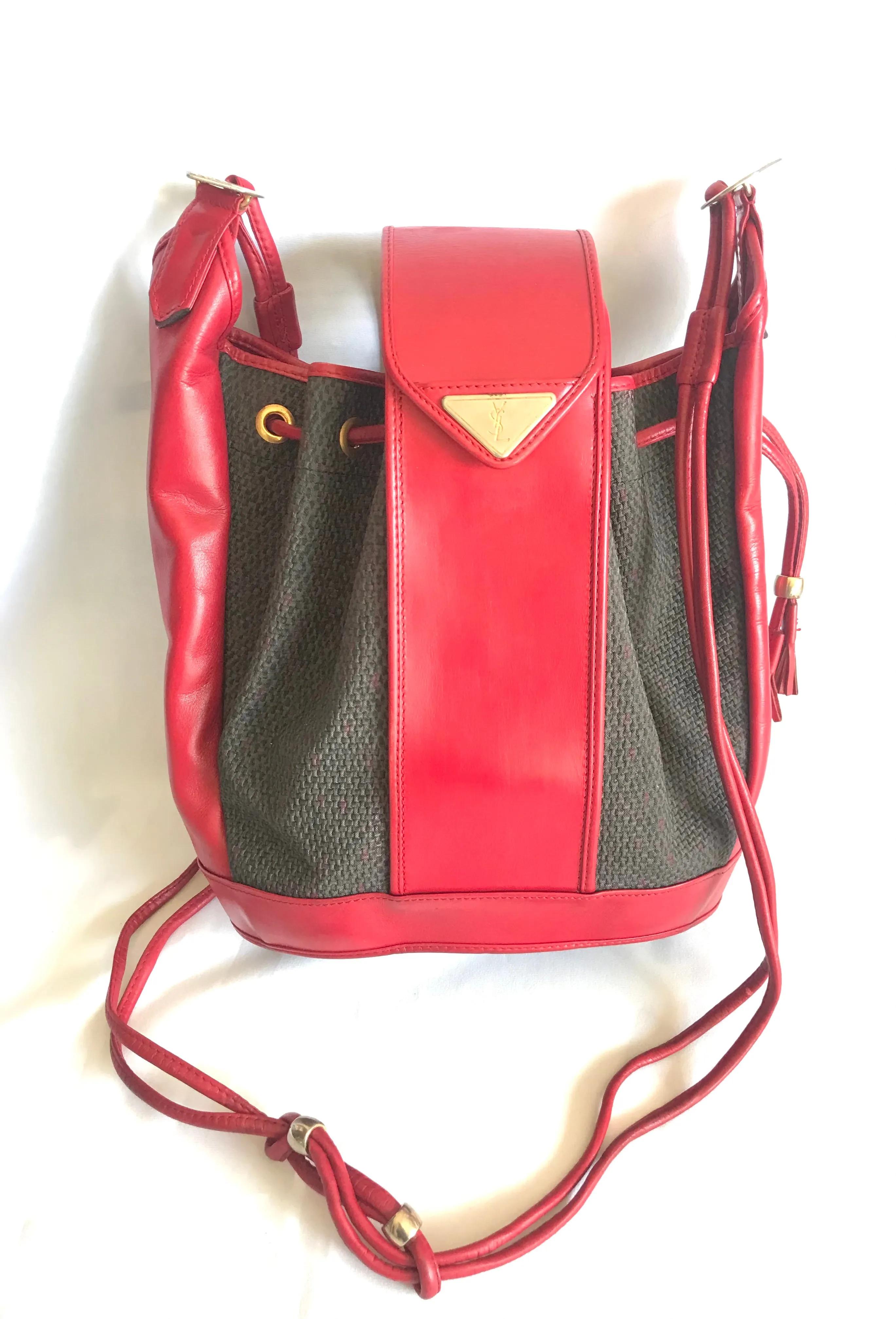 Vintage Yves Saint Laurent  red and grey hobo bucket shoulder bag with leather trimmings and golden logo plate. YSL classic purse. 050323re6