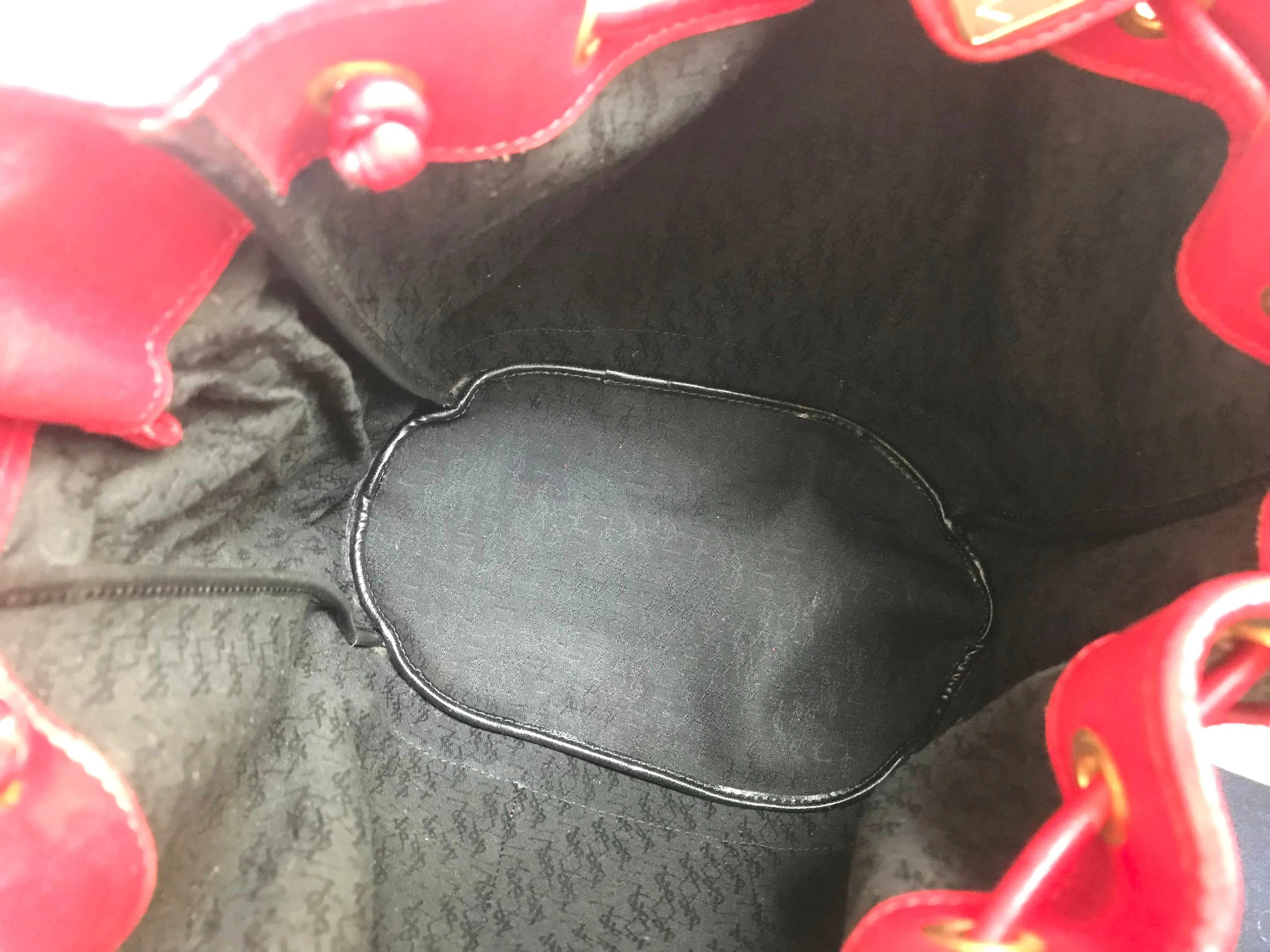 Vintage Yves Saint Laurent  red and grey hobo bucket shoulder bag with leather trimmings and golden logo plate. YSL classic purse. 050323re6