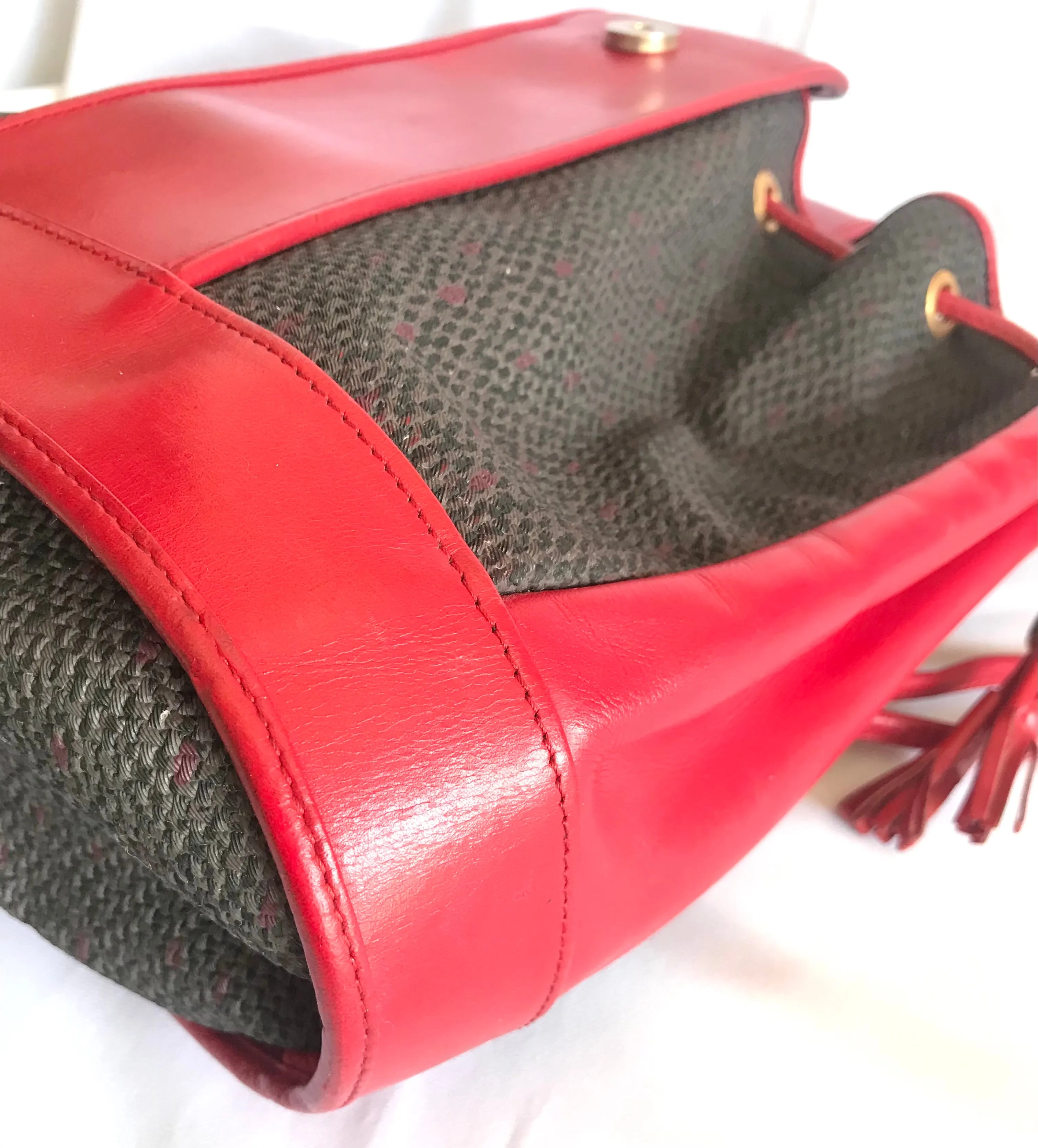 Vintage Yves Saint Laurent  red and grey hobo bucket shoulder bag with leather trimmings and golden logo plate. YSL classic purse. 050323re6
