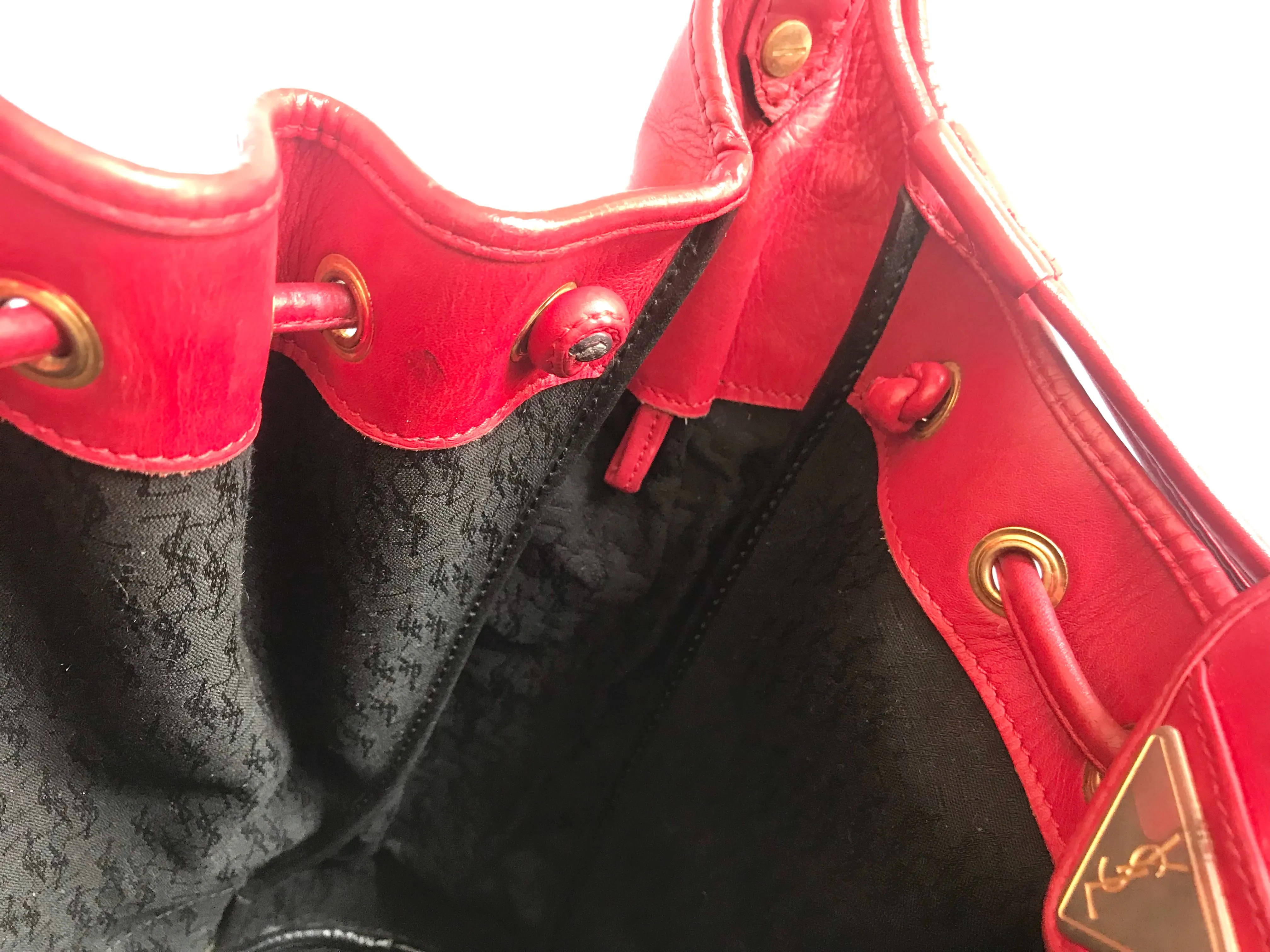 Vintage Yves Saint Laurent  red and grey hobo bucket shoulder bag with leather trimmings and golden logo plate. YSL classic purse. 050323re6