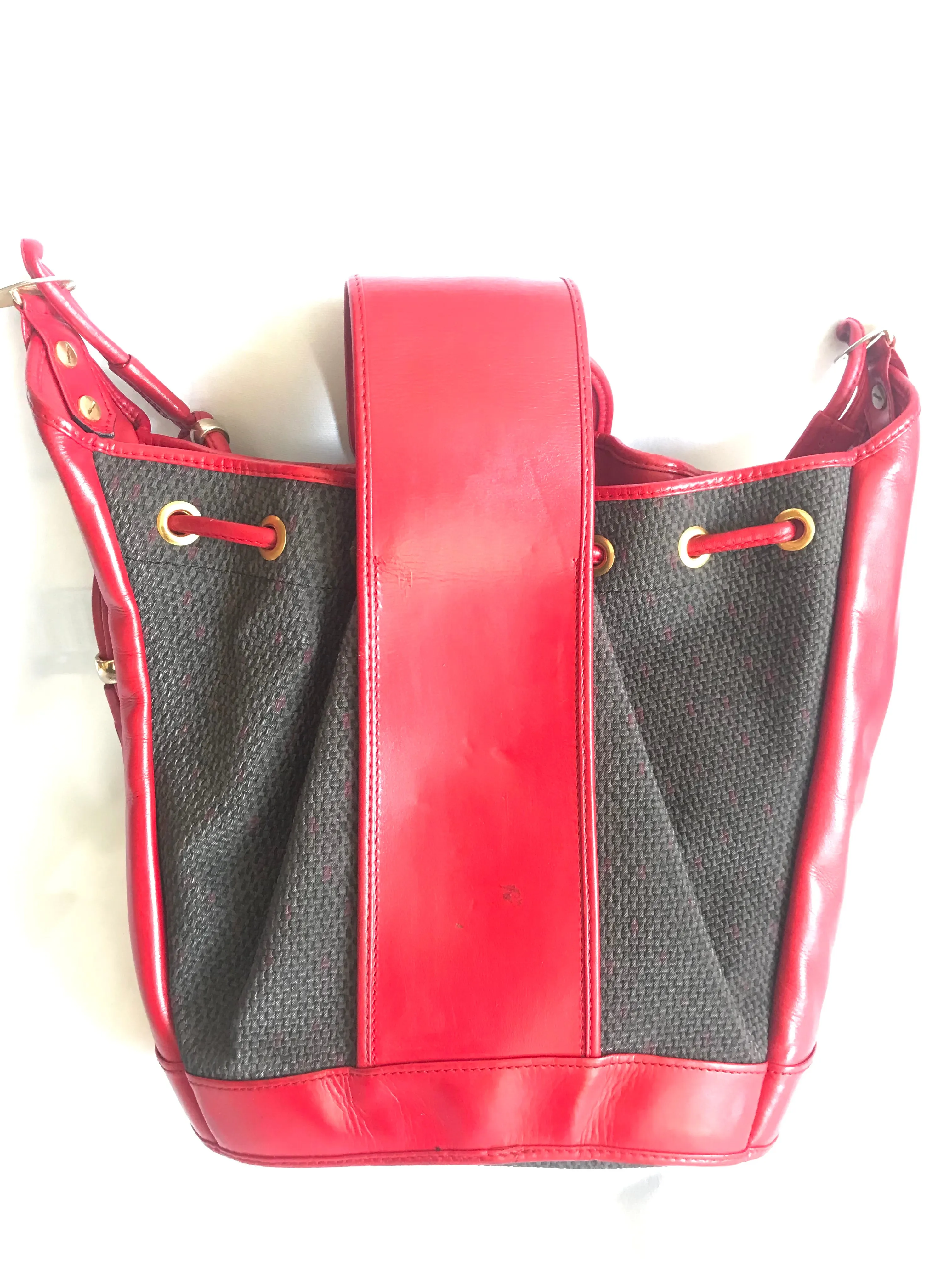 Vintage Yves Saint Laurent  red and grey hobo bucket shoulder bag with leather trimmings and golden logo plate. YSL classic purse. 050323re6