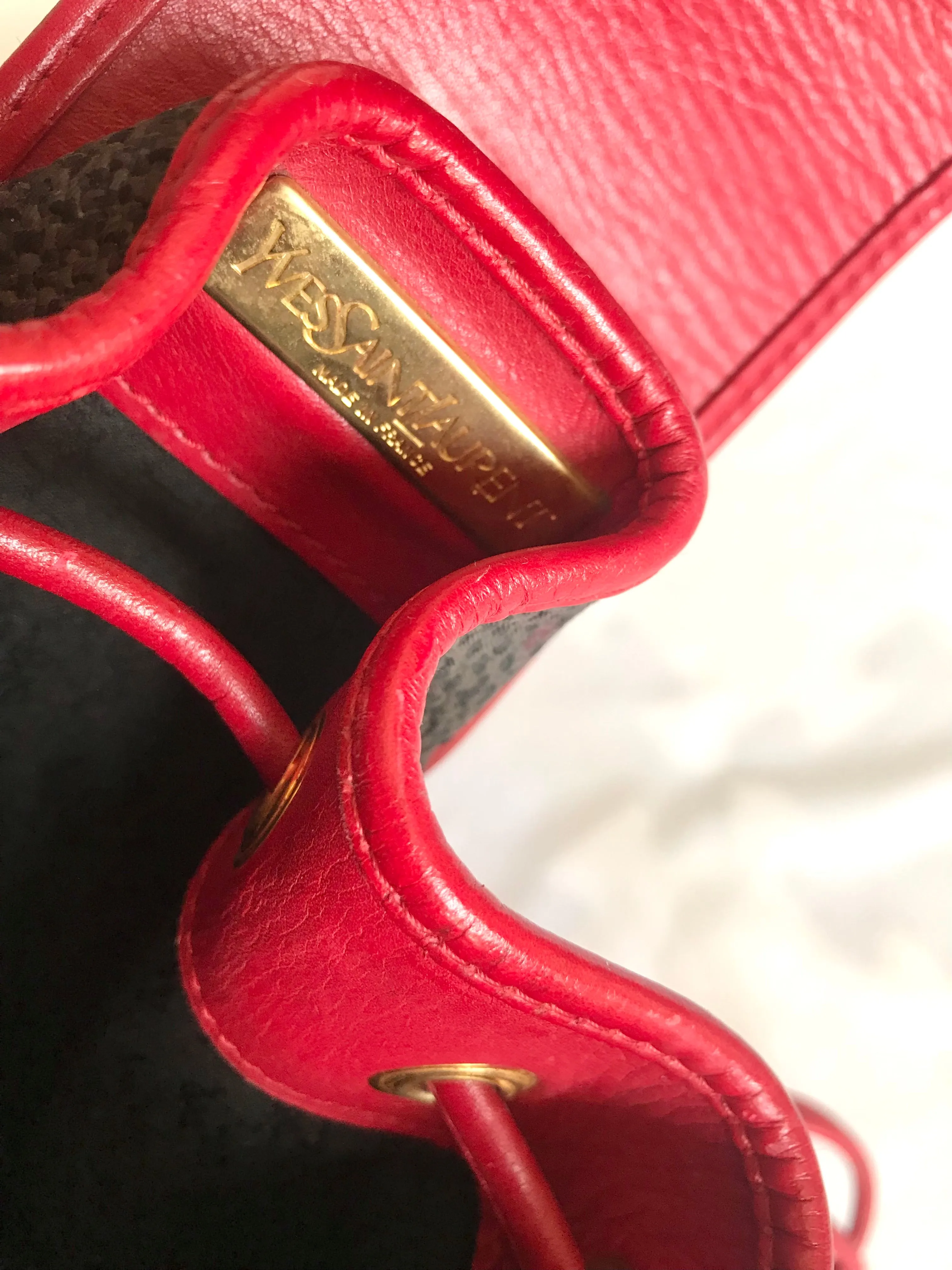 Vintage Yves Saint Laurent  red and grey hobo bucket shoulder bag with leather trimmings and golden logo plate. YSL classic purse. 050323re6